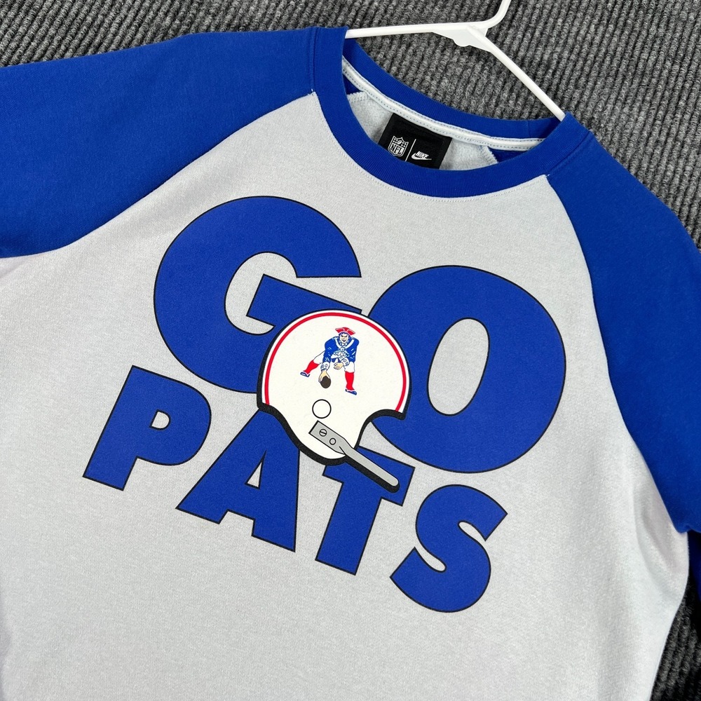 New England Patriots Sweatshirt Nike Medium Blue Retro Logo Long Sleeve Crew NFL